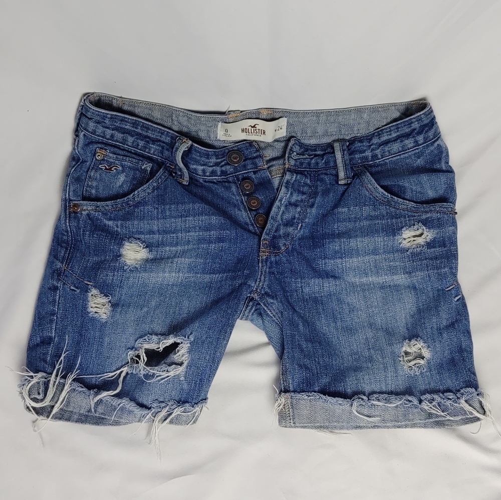 🌟Hollister distressed frayed cutoff Jean sh…